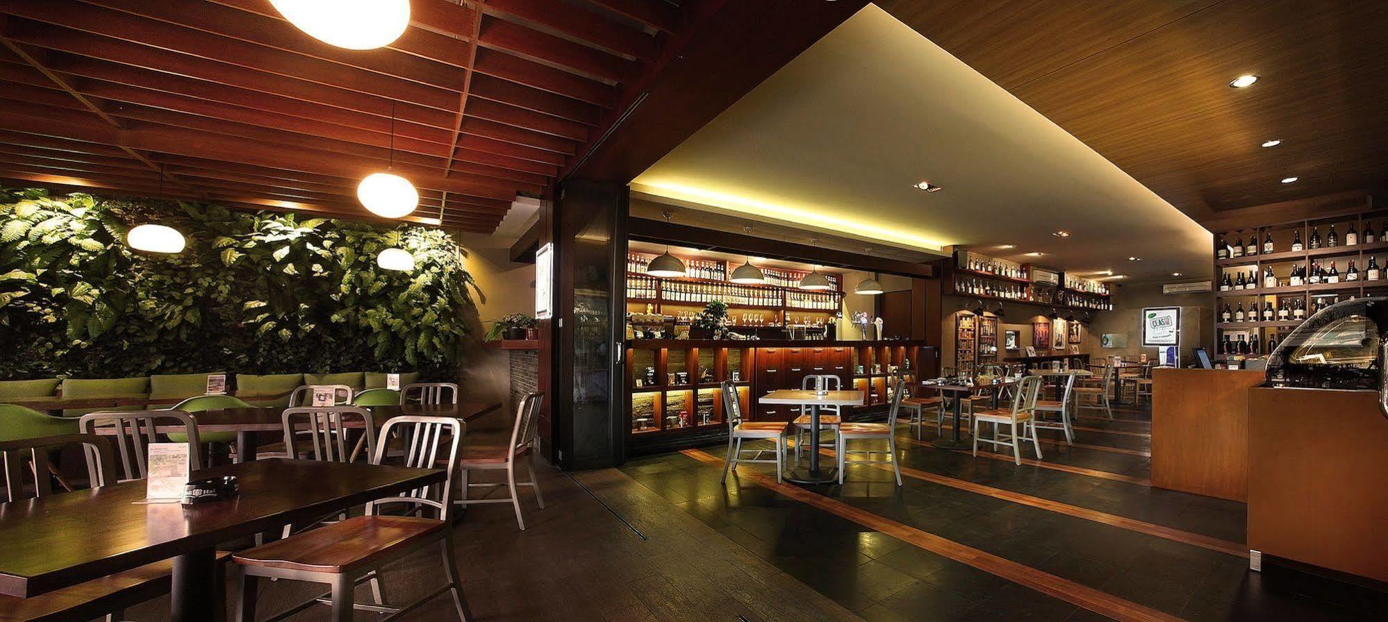 Favehotel Premier Cihampelas Bandung Exterior photo